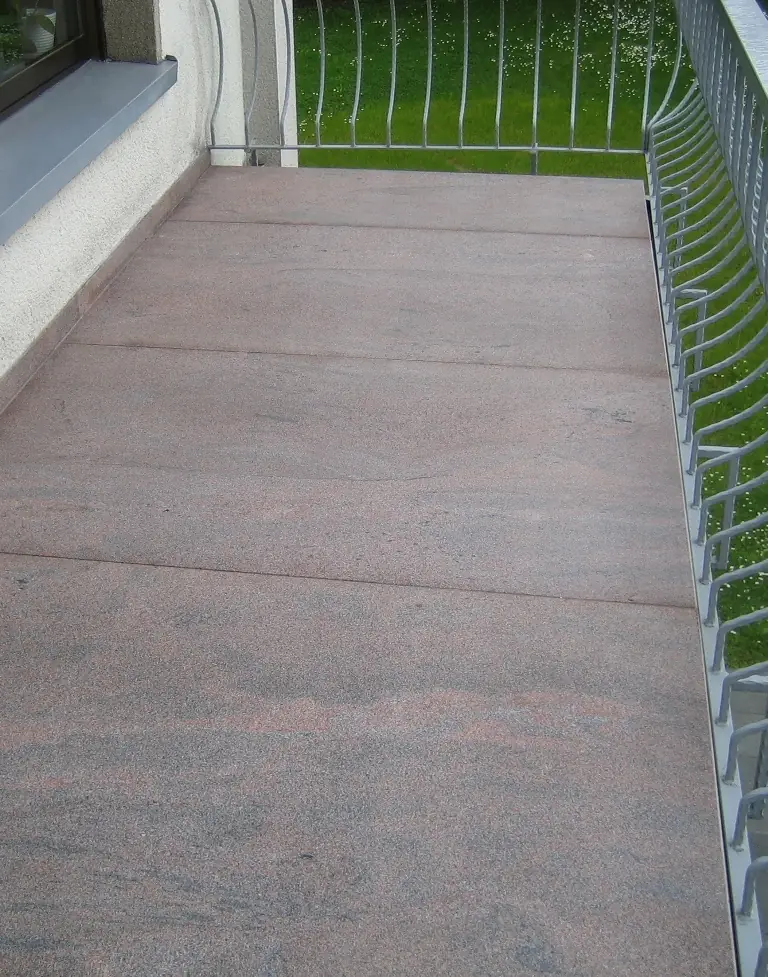 Balkone & Terrassen: sanierte Treppe mit InnoStone Naturstein – Treppensanierung Mainfranken