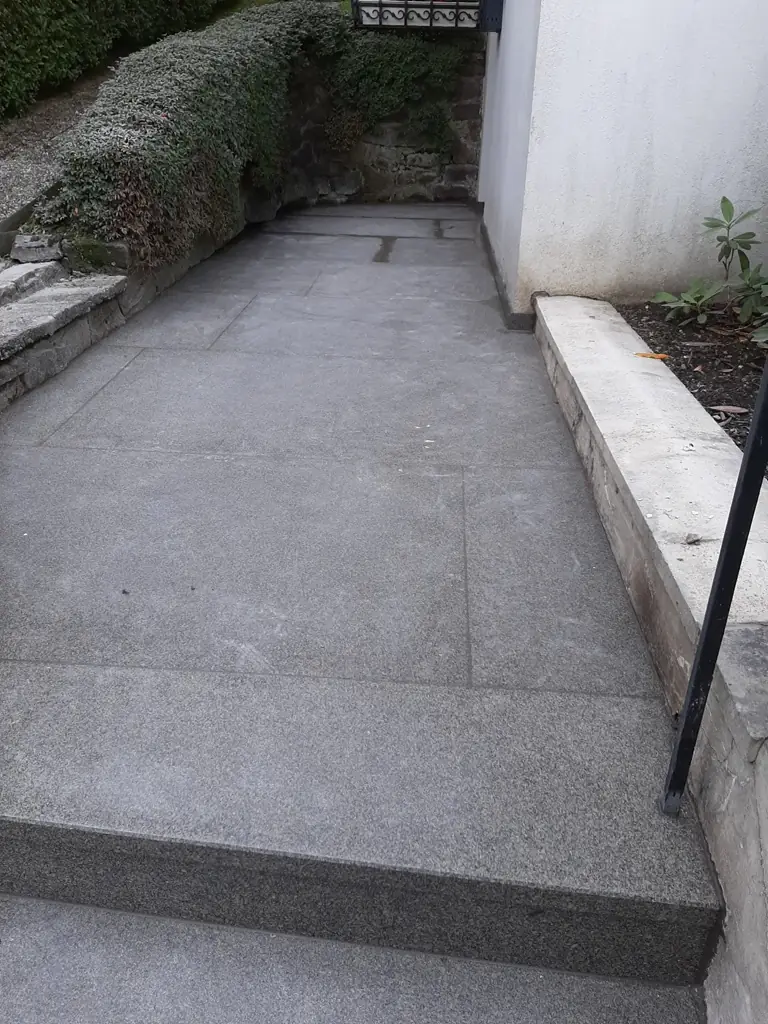 Balkone & Terrassen: sanierte Treppe mit InnoStone Naturstein – Treppensanierung Mainfranken