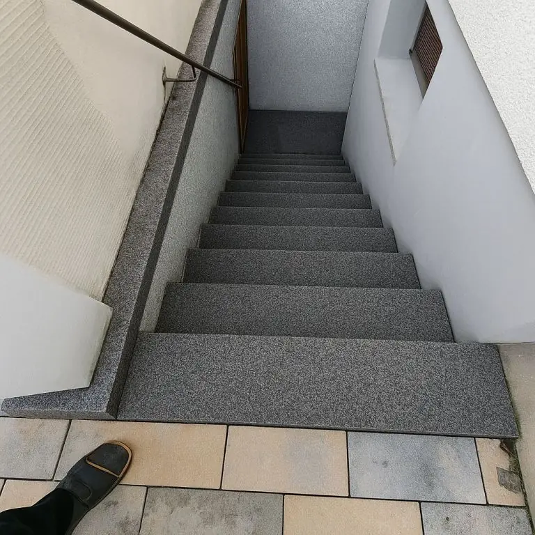 Kellertreppen: sanierte Treppe mit InnoStone Naturstein – Treppensanierung Mainfranken