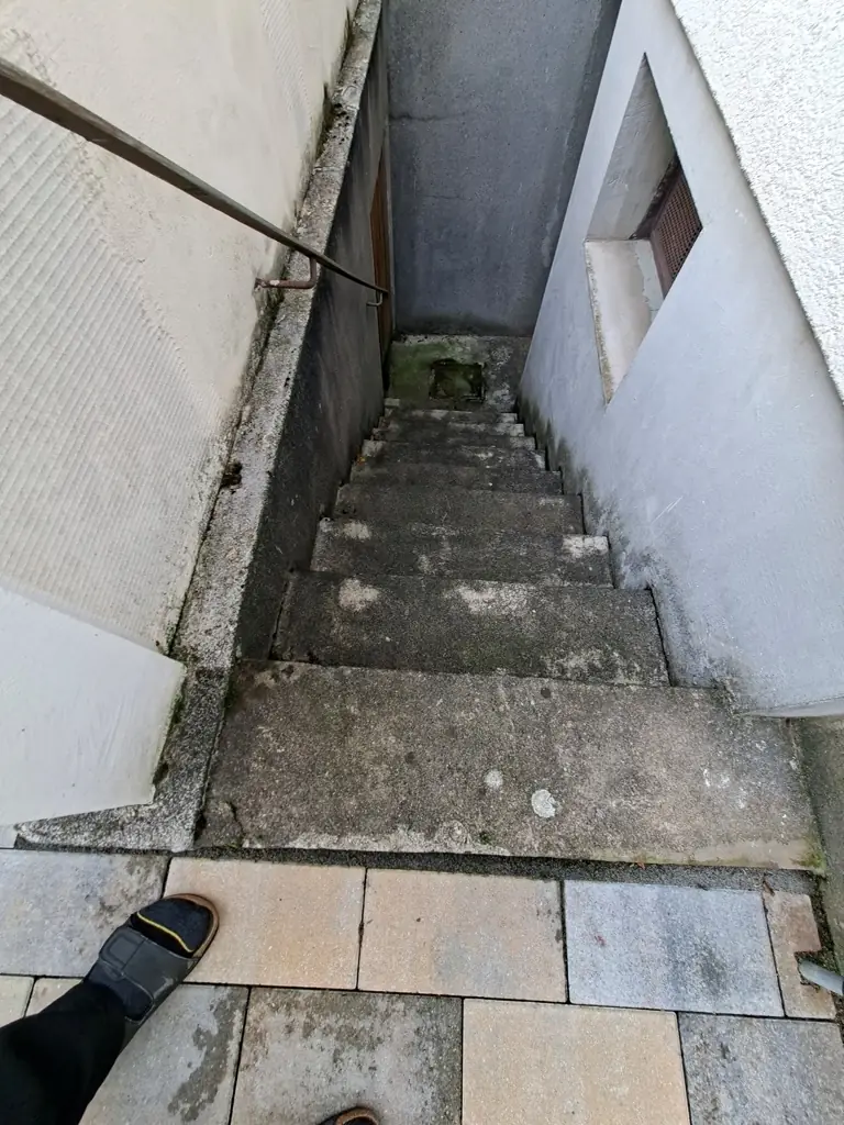 Kellertreppen: alte Treppe vor der Sanierung – Treppensanierung Würzburg