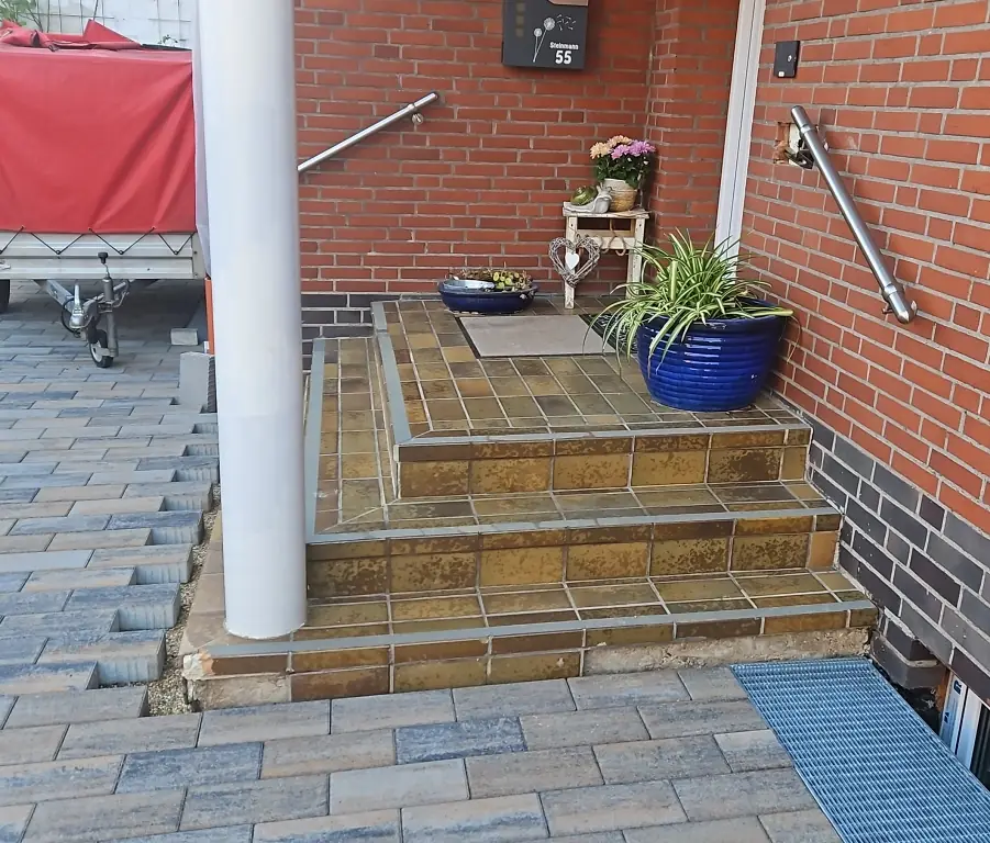 L-Treppen: alte Treppe vor der Sanierung – Treppensanierung Würzburg