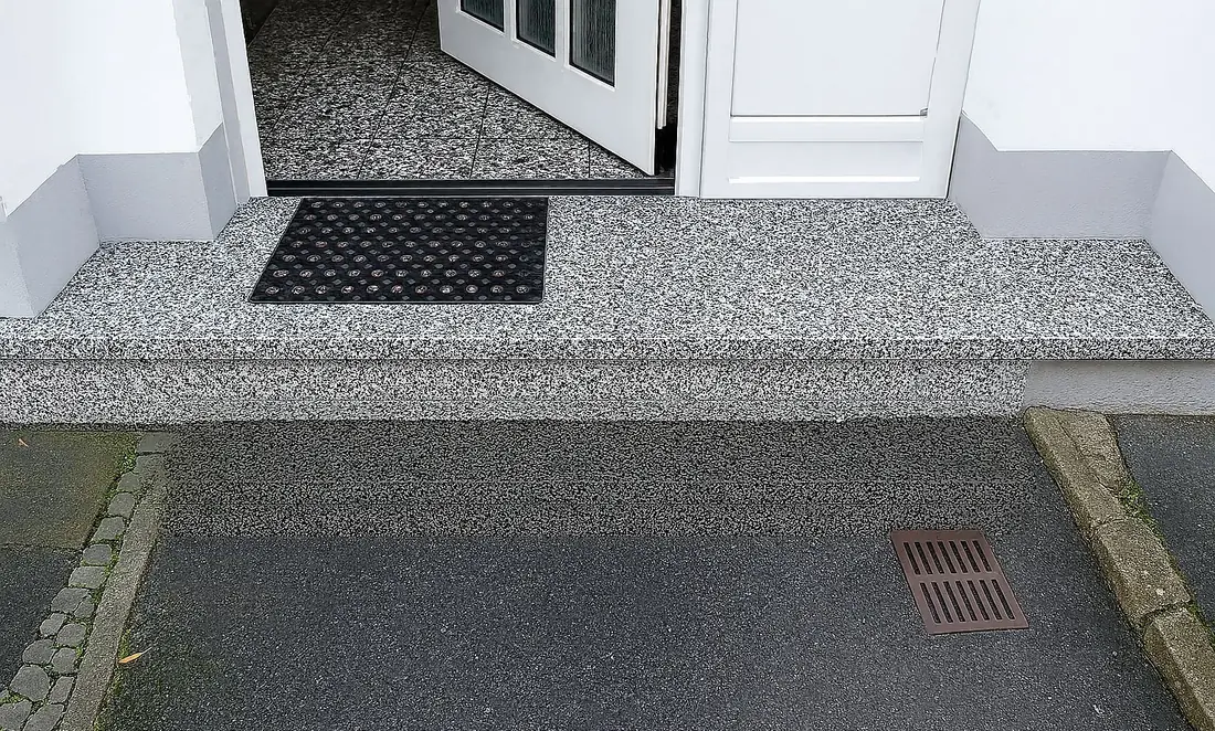 Podeste & Eingänge: sanierte Treppe mit InnoStone Naturstein – Treppensanierung Mainfranken
