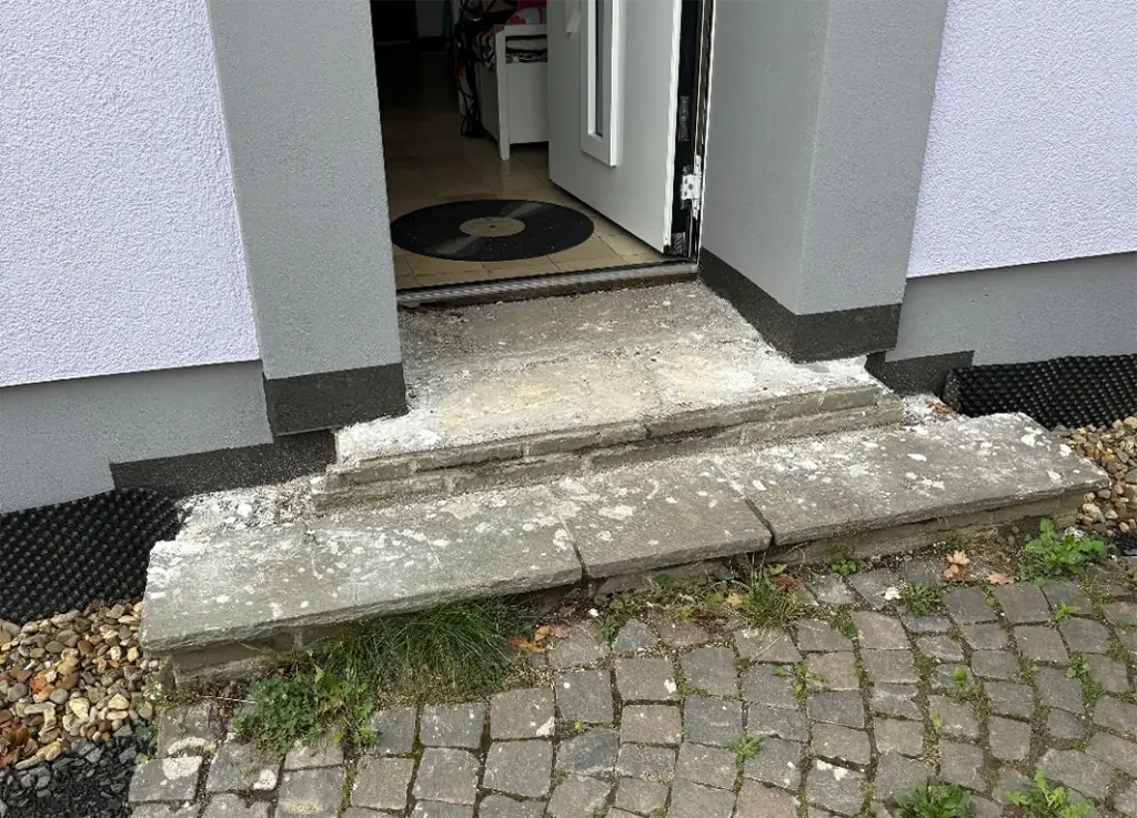 U-Treppen: alte Treppe vor der Sanierung – Treppensanierung Würzburg
