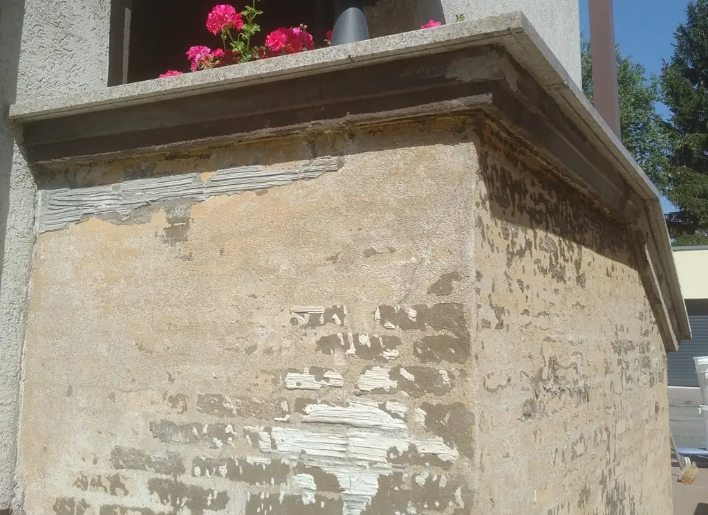 Stufen-Verkleidung: alte Treppe vor der Sanierung – Treppensanierung Würzburg