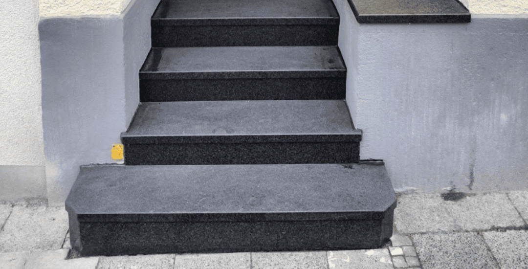 Rissige Eingangsstufen vor InnoStone Sanierung Rimpar